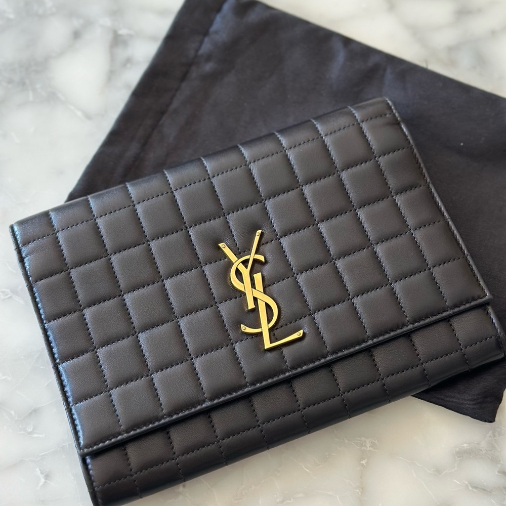 💕Sold💕 Saint Laurent Black Leather clutch Cassandra carre quilted bag